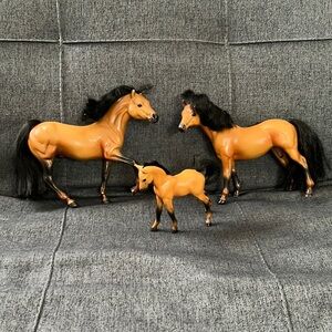 Vintage Grand Champion PHANTOM Buckskin Mustang Empire Marchon